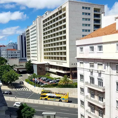 Rodrigo Rooftop * リスボン